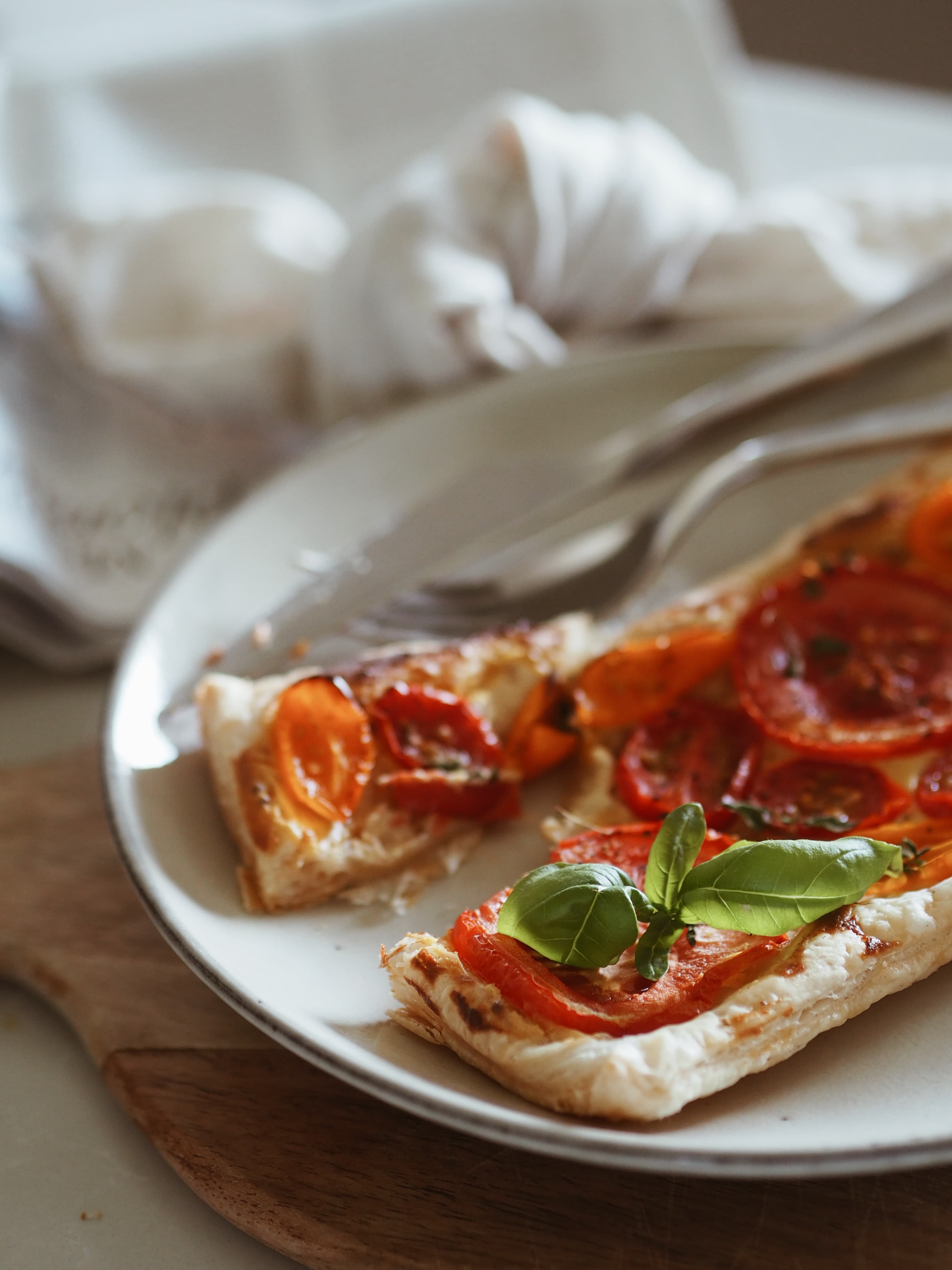 Tomato tart with mustard